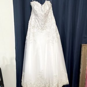 David’s Bridal size 16W Wedding Dress